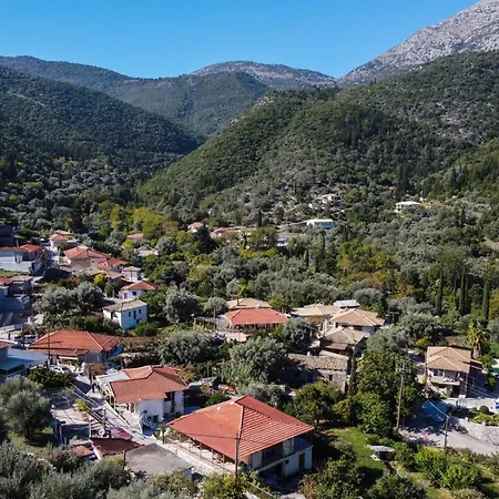 Krinos 4 Apartman Charadhiatika
